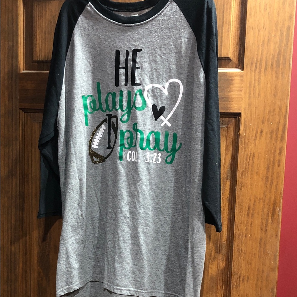 Jerzees Black and Gray Graphic 3/4 sleeve Top